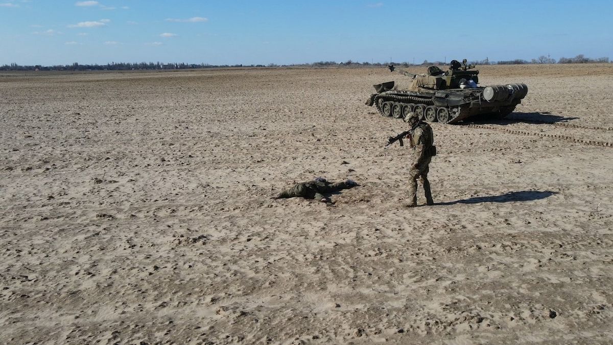 Ruský voják předal Ukrajincům tank výměnou za svobodu a čtvrt milionu